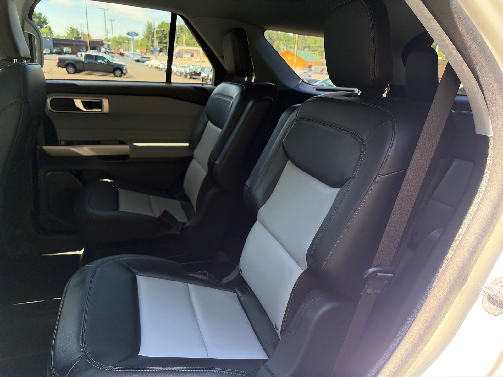 Used 2023 Ford Explorer XLT w/ Equipment Group 202A AWD/4WD image 11