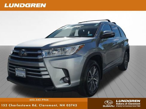 Used 2018 Toyota Highlander XLE w/ Carpet Mat Package (TMS) AWD/4WD image 44