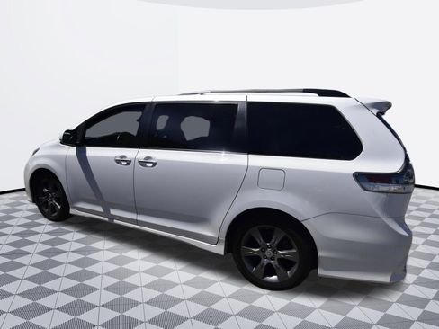 Used 2015 Toyota Sienna SE Premium FWD image 4
