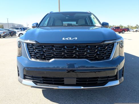 Certified 2025 Kia Sorento S w/ Panoramic Sunroof Package image 3