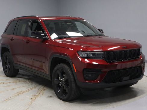 Used 2023 Jeep Grand Cherokee Altitude image 1