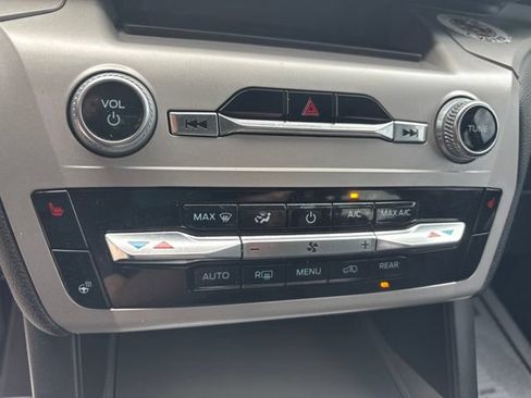 Used 2024 Ford Explorer XLT w/ Equipment Group 202A RWD image 16