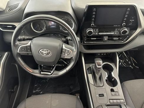 Used 2020 Toyota Highlander LE AWD/4WD image 22