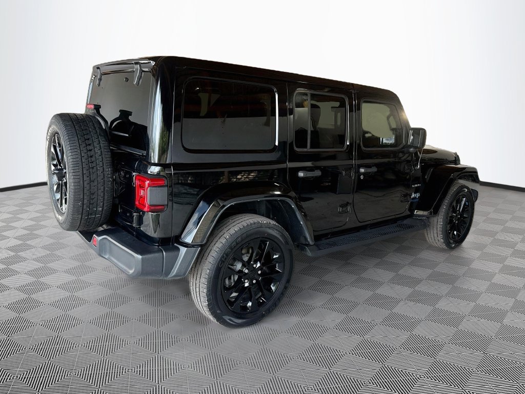 Used 2022 Jeep Wrangler Unlimited Sahara w/ Cold Weather Group AWD/4WD image 6