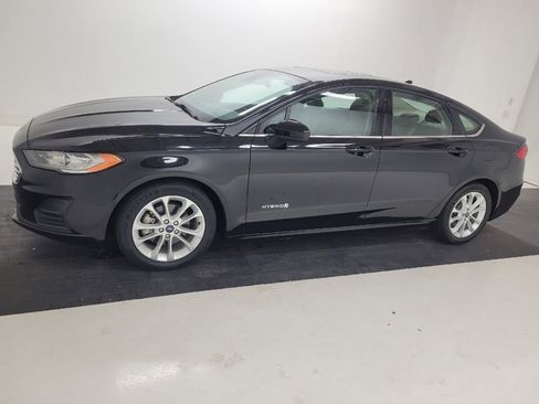 Used 2019 Ford Fusion SE FWD image 2