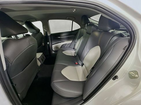 Used 2020 Toyota Camry XLE image 23