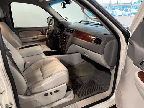 Used 2009 Chevrolet Silverado 1500 LTZ w/ White Diamond Edition AWD/4WD image 36