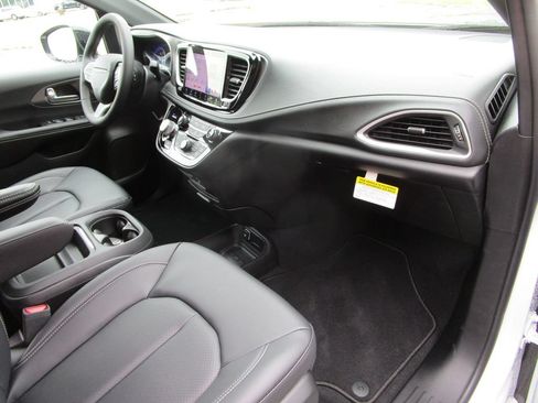 New 2027 Chrysler Pacifica Select w/ Family Tech Group FWD image 26
