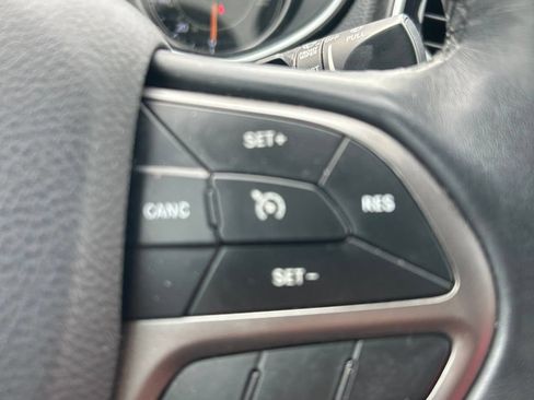 Used 2019 Jeep Cherokee Limited AWD/4WD image 21