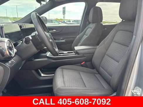 Used 2025 Chevrolet Equinox LT FWD image 8