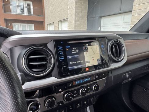 Used 2017 Toyota Tacoma Limited w/ Tow Package AWD/4WD image 25