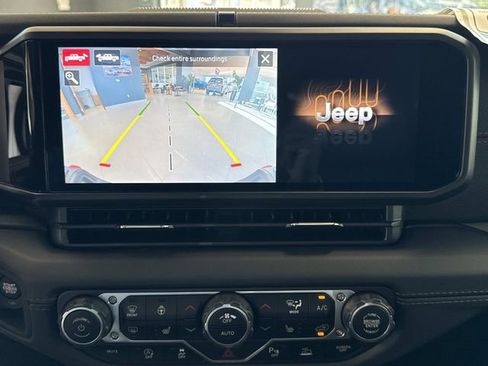 New 2025 Jeep Gladiator Rubicon image 18