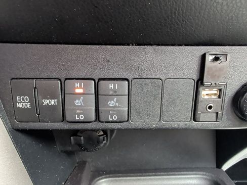 Used 2018 Toyota RAV4 Limited w/ All Weather Liner Package image 15