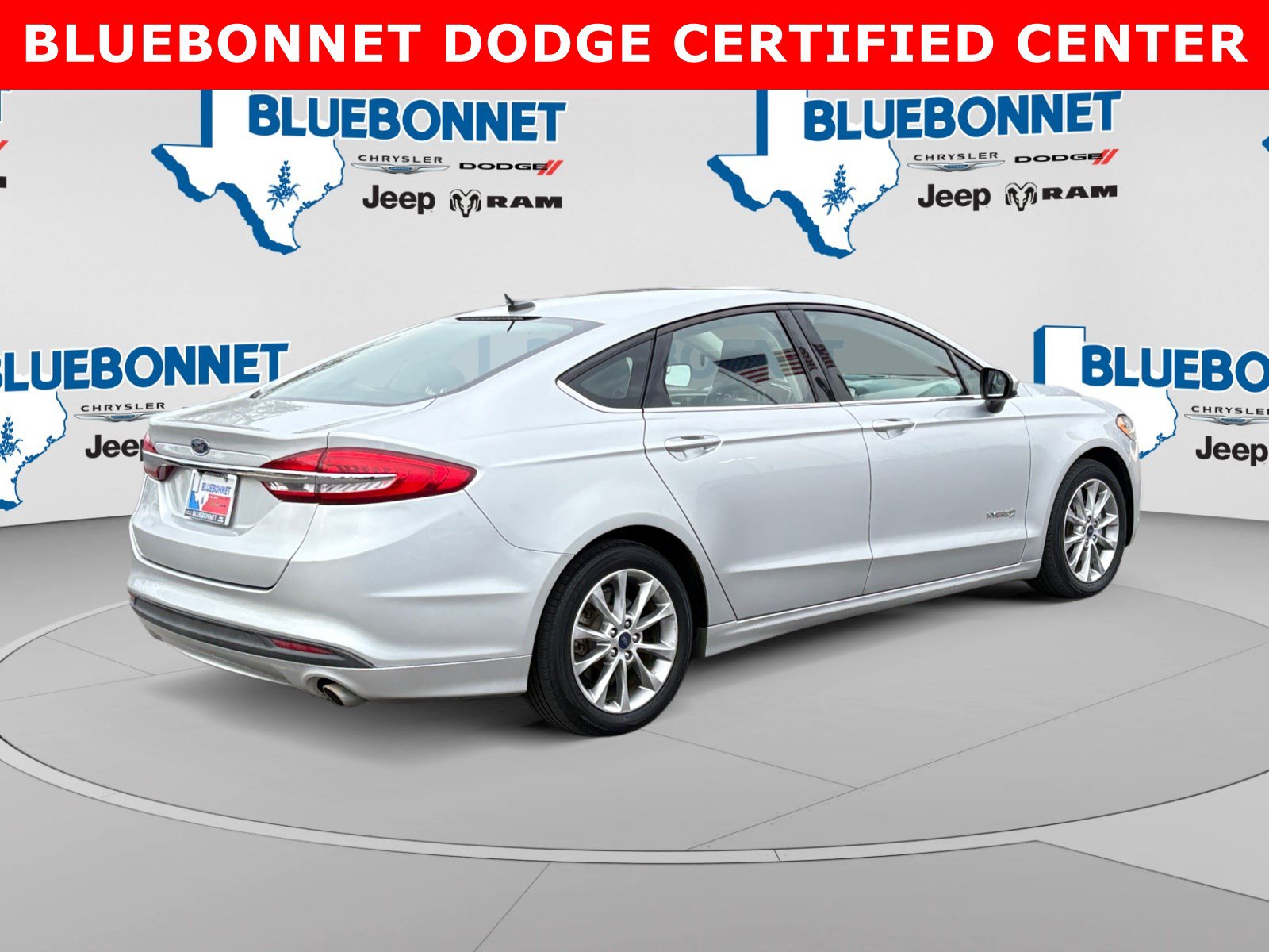 Used 2017 Ford Fusion SE FWD image 5
