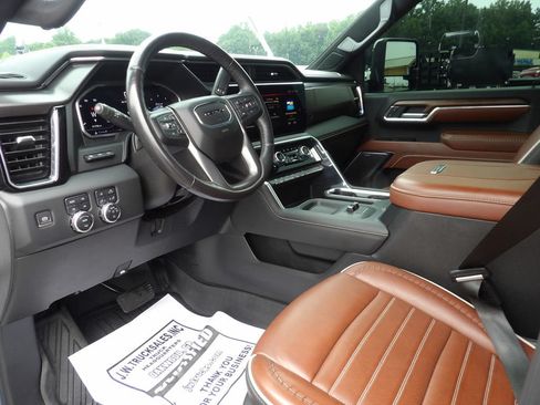 Used 2024 GMC Sierra 3500 Denali Ultimate AWD/4WD image 16