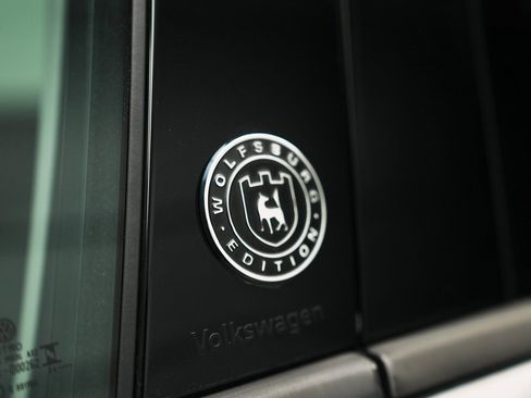 Used 2024 Volkswagen Tiguan Wolfsburg Edition image 47