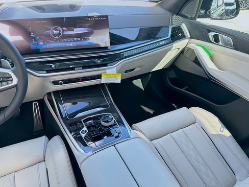 New 2026 BMW X7 xDrive40i w/ M Sport Package image 18