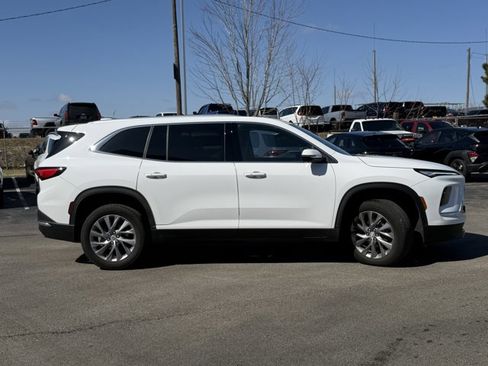Used 2025 Buick Enclave Preferred image 4