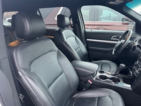 Used 2017 Ford Explorer XLT w/ Equipment Group 202A image 19