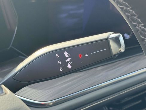 Certified 2025 Chevrolet Suburban Premier image 7