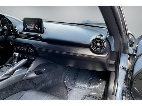 Used 2020 MAZDA MX-5 Miata Club w/ Interior Package RWD image 22
