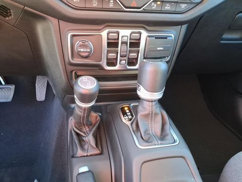 New 2025 Jeep Gladiator Sport image 18