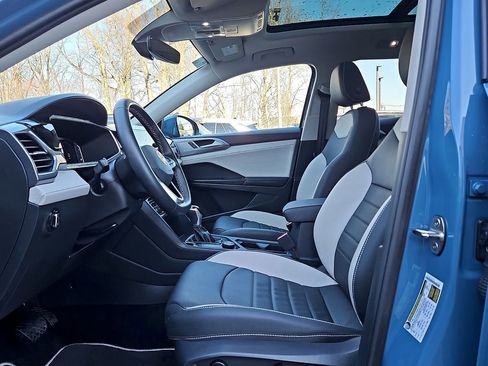 Certified 2025 Volkswagen Taos SEL image 15