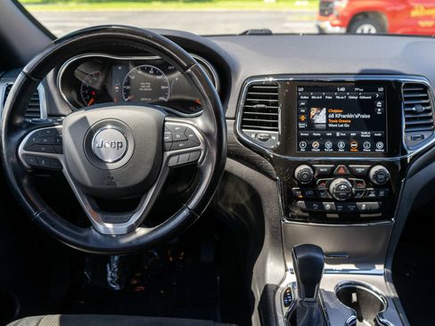 Used 2022 Jeep Grand Cherokee Laredo X AWD/4WD image 13