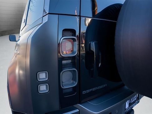 Used 2023 Land Rover Defender 110 V8 image 9