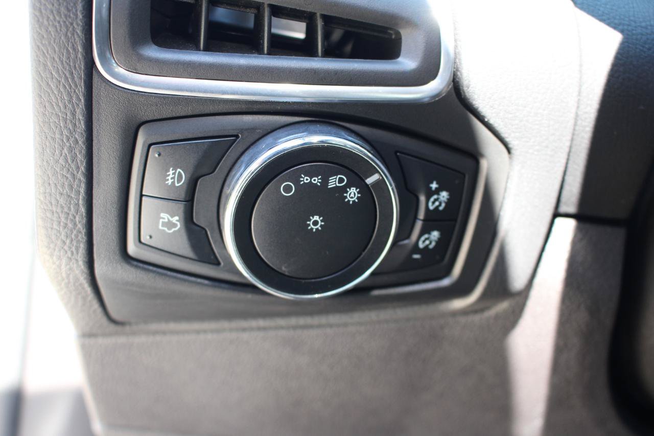Used 2014 Ford Focus Titanium FWD image 19