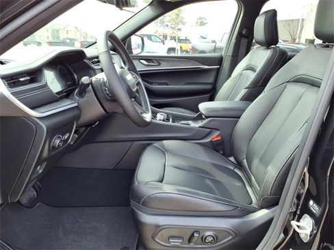 New 2025 Jeep Grand Cherokee Limited image 11