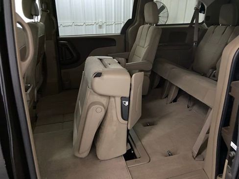 Used 2014 Chrysler Town & Country Touring image 21