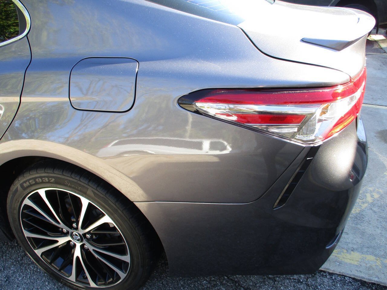 Used 2018 Toyota Camry SE FWD image 17