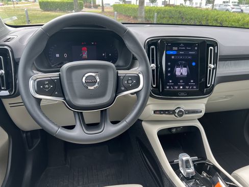 Used 2024 Volvo XC40 B5 Plus w/ Protection Package Premier AWD/4WD image 30