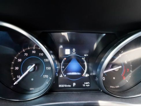 Used 2020 Jaguar F-PACE Premium image 6