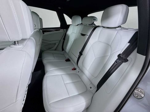 Certified 2026 Porsche Macan AWD/4WD image 23