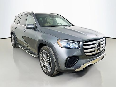 Used 2024 Mercedes-Benz GLS 450 4MATIC image 3
