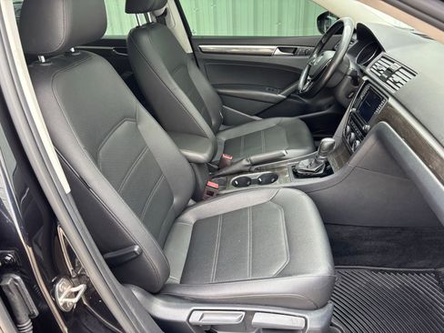 Used 2018 Volkswagen Passat 2.0T SE w/ SE Lighting Package image 38