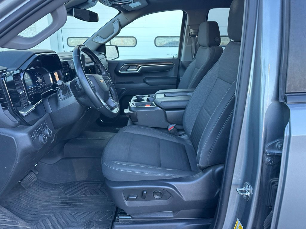 Used 2024 Chevrolet Silverado 1500 LT AWD/4WD image 9