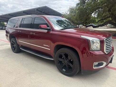 Used 2018 GMC Yukon XL Denali image 4