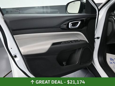 Used 2024 Jeep Compass Limited image 28