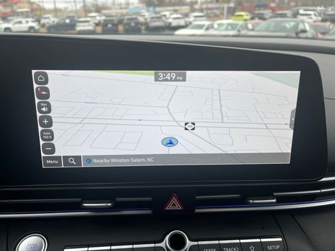 Used 2025 Hyundai Elantra Limited image 18