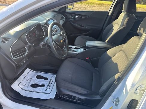 Used 2018 Chevrolet Malibu LT image 18