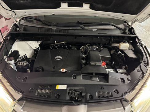 Used 2019 Toyota Highlander XLE image 6