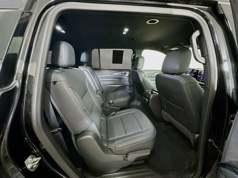 Used 2025 Chevrolet Traverse LT FWD image 31