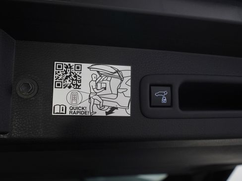 Used 2021 Toyota Sienna XLE image 11