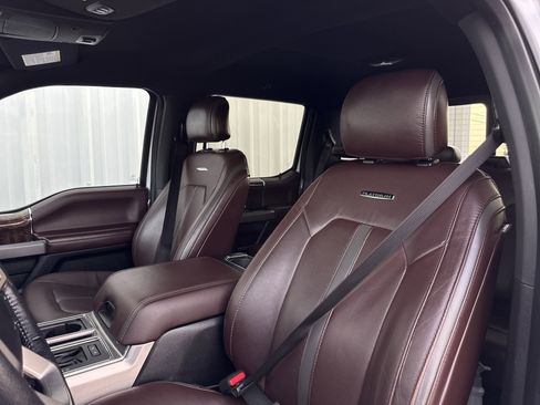 Used 2016 Ford F150 Platinum w/ Equipment Group 701A Luxury image 15