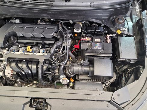 Used 2025 Hyundai Venue SE FWD image 30
