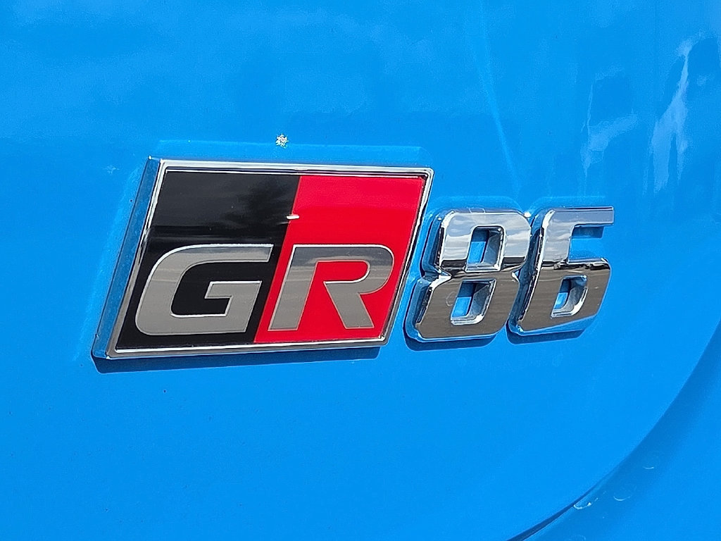 Used 2023 Toyota GR86 Premium RWD image 8
