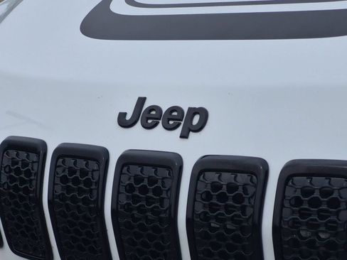 Used 2022 Jeep Cherokee Latitude AWD/4WD image 12